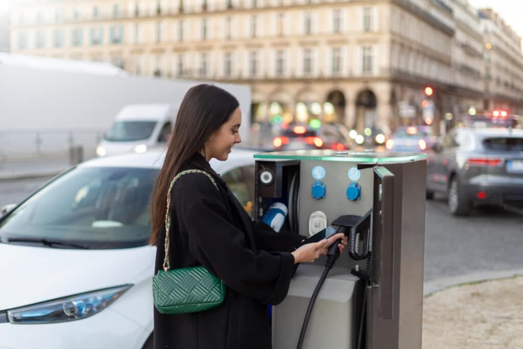 Seu carro a gasolina vai virar "museu" em 2027: o IMPÉRIO chinês dos elétricos chegou