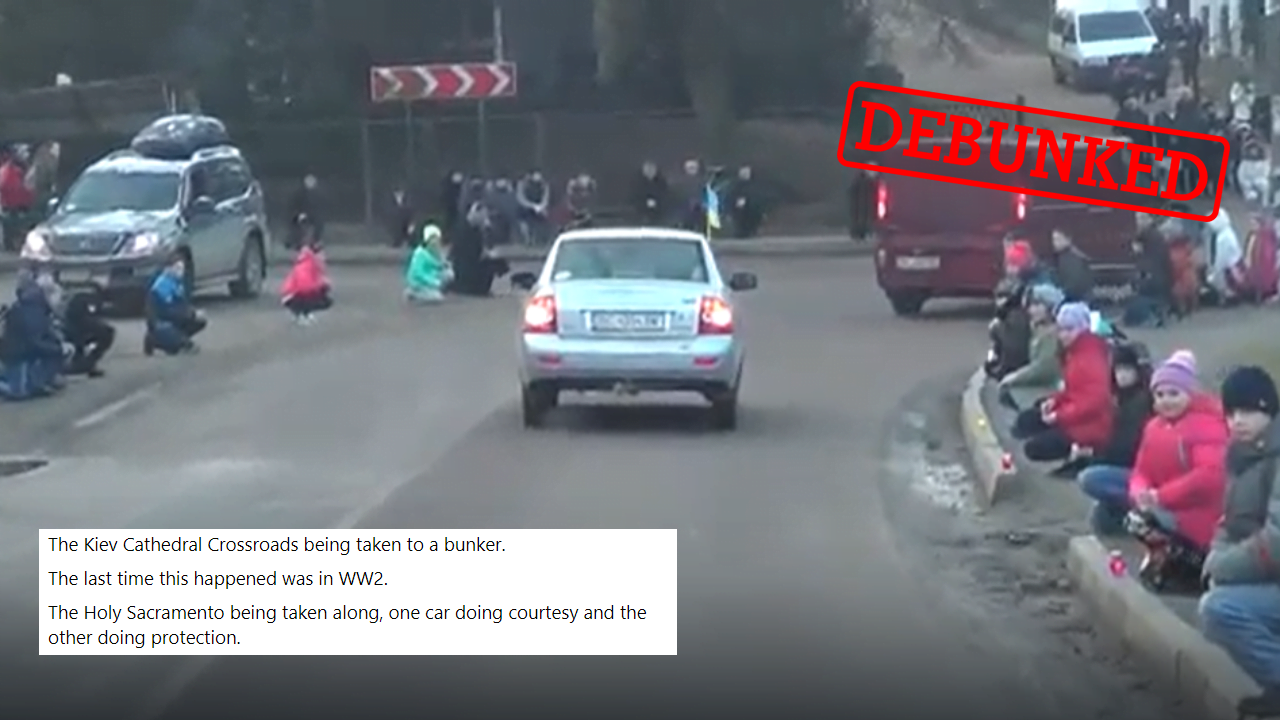 Este vídeo mostrando ucranianos ajoelhados enquanto um comboio passa foi filmado antes da guerra atual