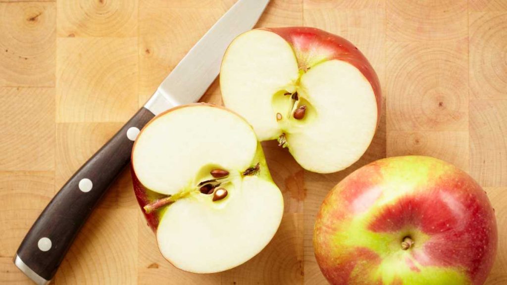Como conservar maçã cortada na lancheira