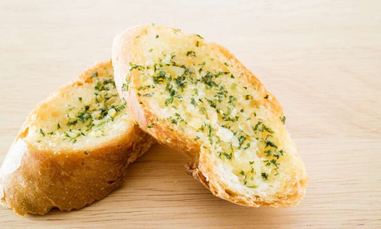 Como fazer pão de alho no forno: Receita simples e deliciosa Como fazer pão de alho no forno: Receita simples e deliciosa