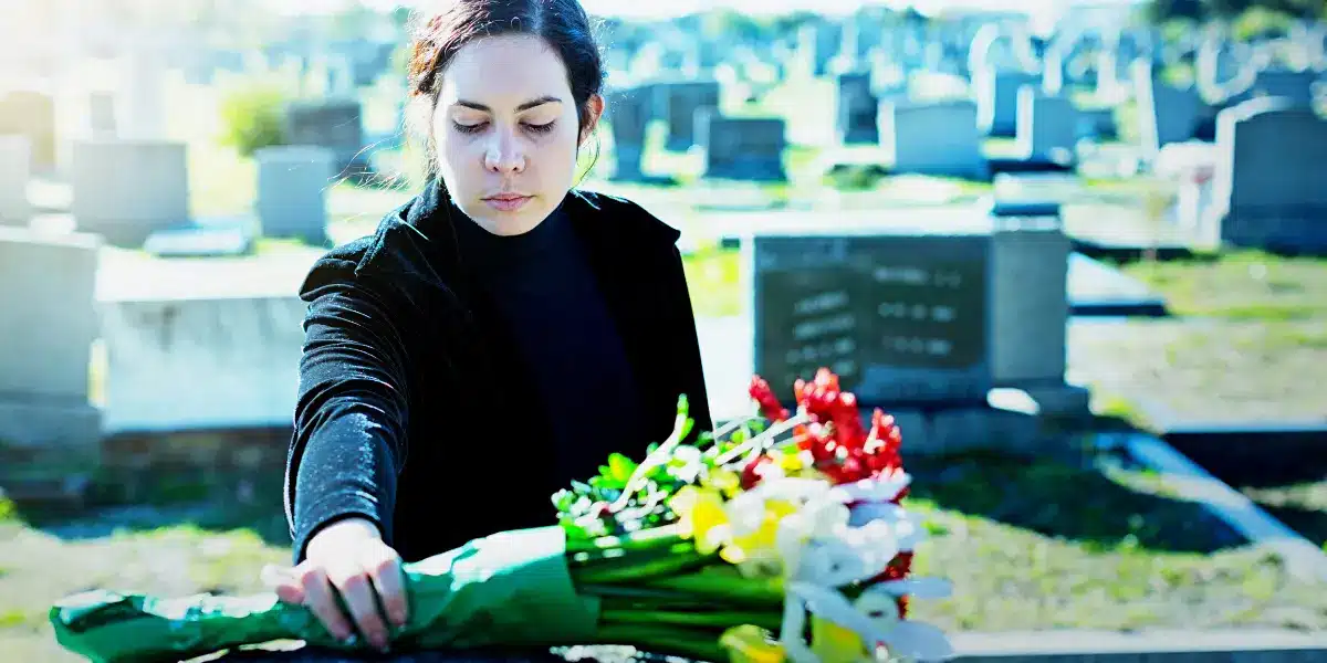 Homenagens póstumas: como personalizar jazigos e túmulos de entes queridos