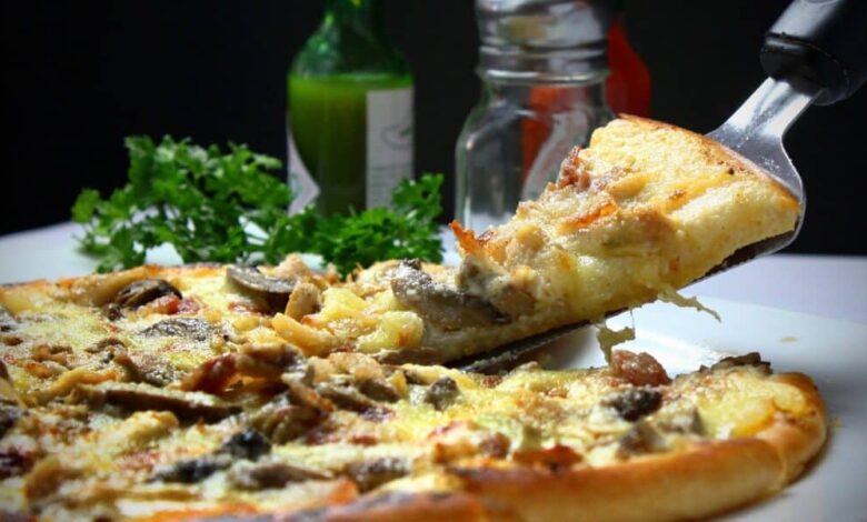 Preço da pizza brasileira que lidera na América Latina - Pizza brasileira, destaque na América Latina, ganha o paladar dos mais exigentes - descubra quanto custa o alimento.