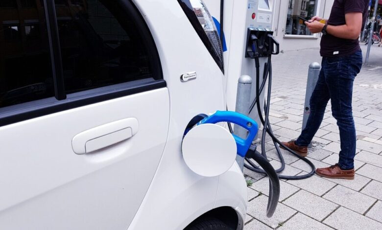 Quanto tempo e custo para carregar um carro elétrico - É viável ter um carro elétrico? Veja quanto você terá que gastar em tempo e dinheiro para manter um.