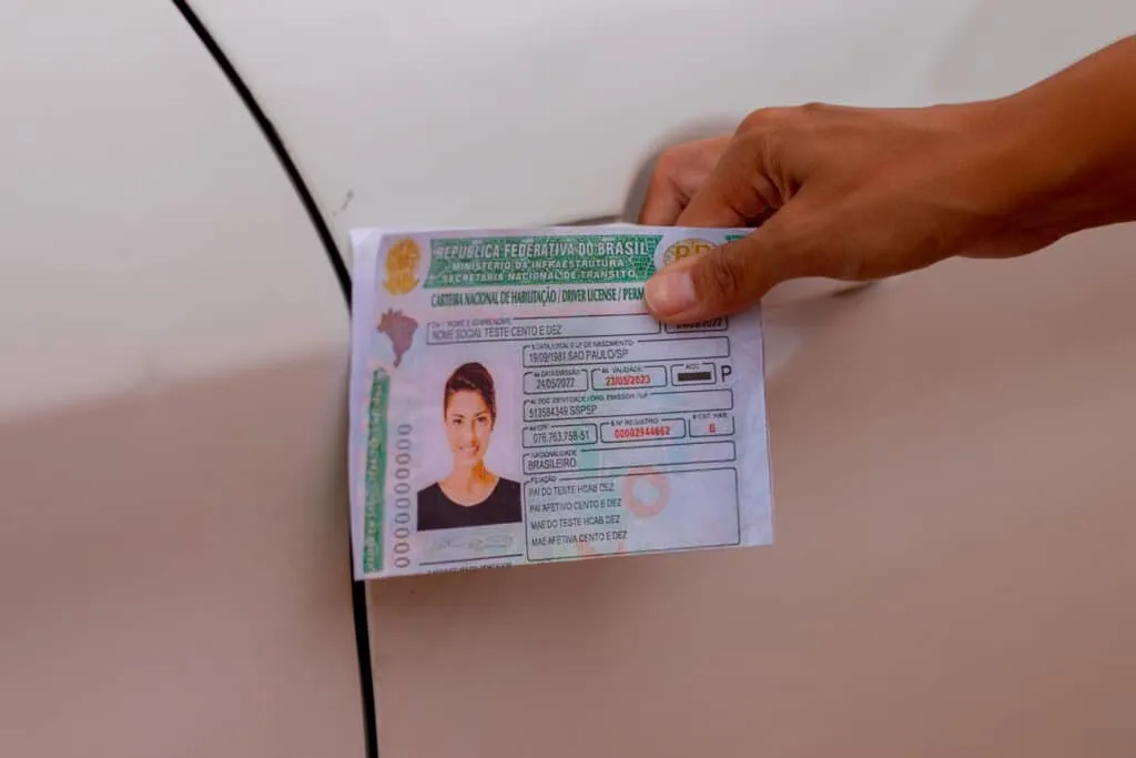 CNH suspensa por dívidas de mulher no Brasil; saiba mais –