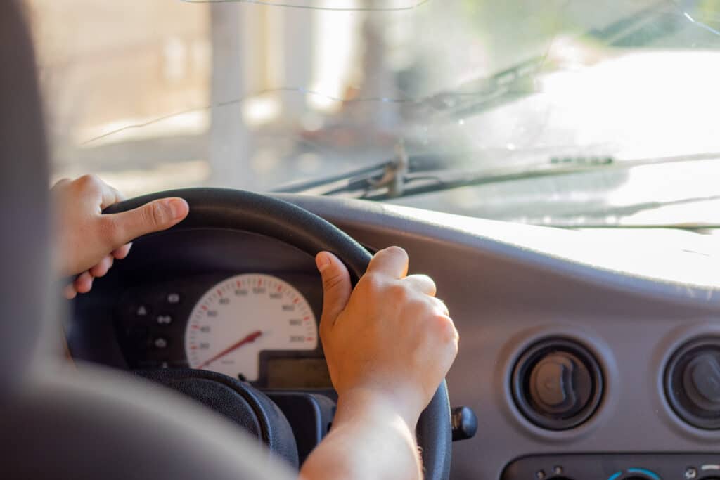 Vai pegar estrada no feriado? Então você precisa olhar esses detalhes no seu carro antes de rodar com ele sem problemas.