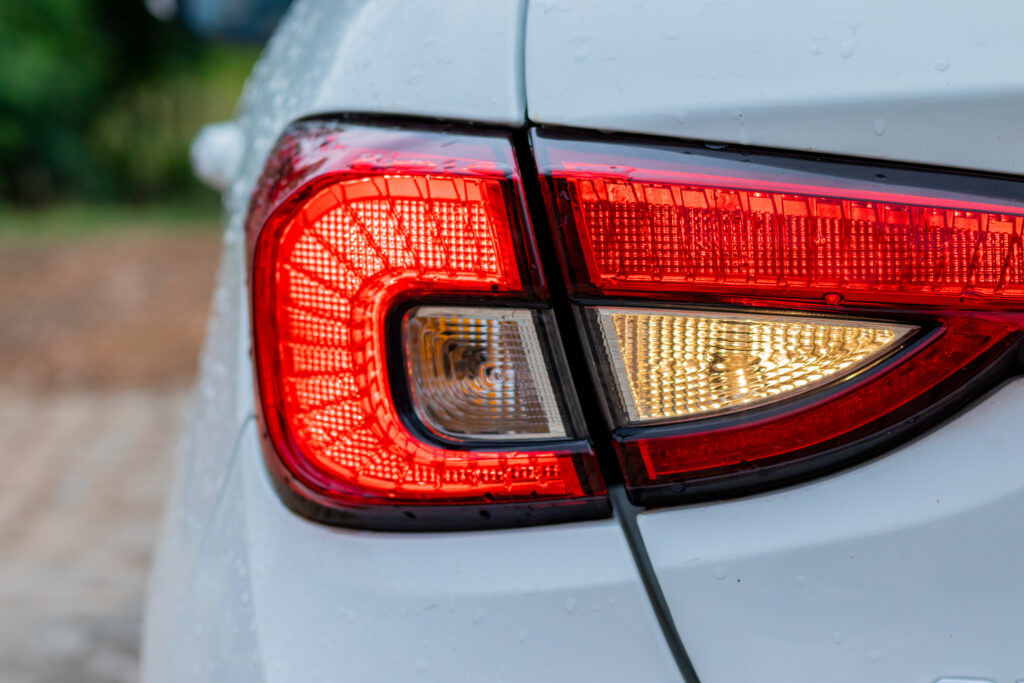 O que é a Lei do Farol e como ela pode afetar os motoristas brasileiros; veja os detalhes a respeito do assunto.