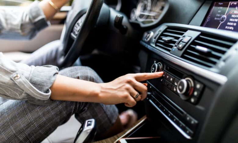 Governo impõe novas regras para rádio AM e afeta Spotify - Guerra no Carro! Governo OBRIGA rádio AM e seu Spotify vai CHORAR (veja a LEI bizarra!)