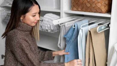 Renovando o guarda-roupa com peças versáteis e duráveis