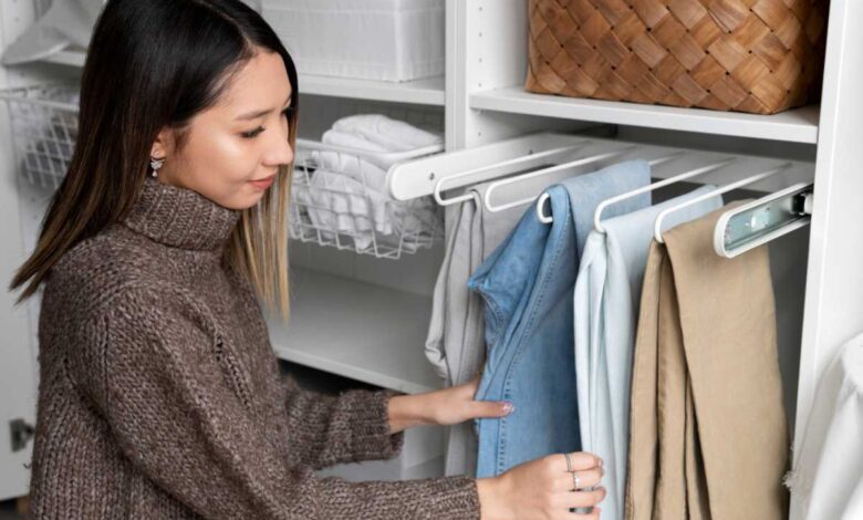 Renovando o guarda-roupa com peças versáteis e duráveis