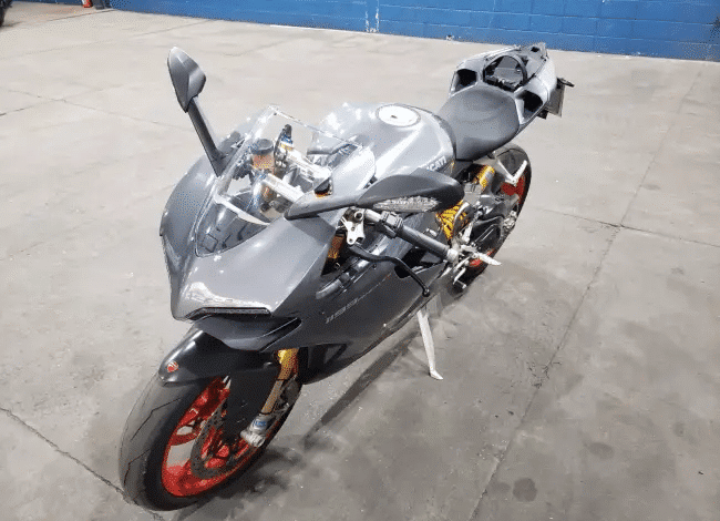 Moto de Ayrton Senna vai a leilão com preço surpreendente - Moto criada para Ayrton Senna vai a leilão e preço é de chorar