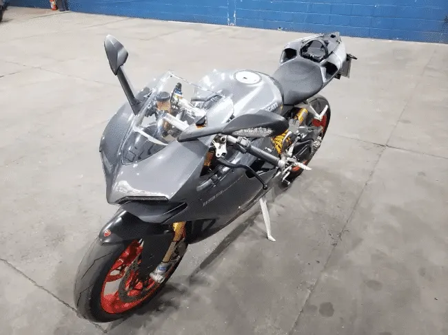 Moto de Ayrton Senna vai a leilão com preço surpreendente –