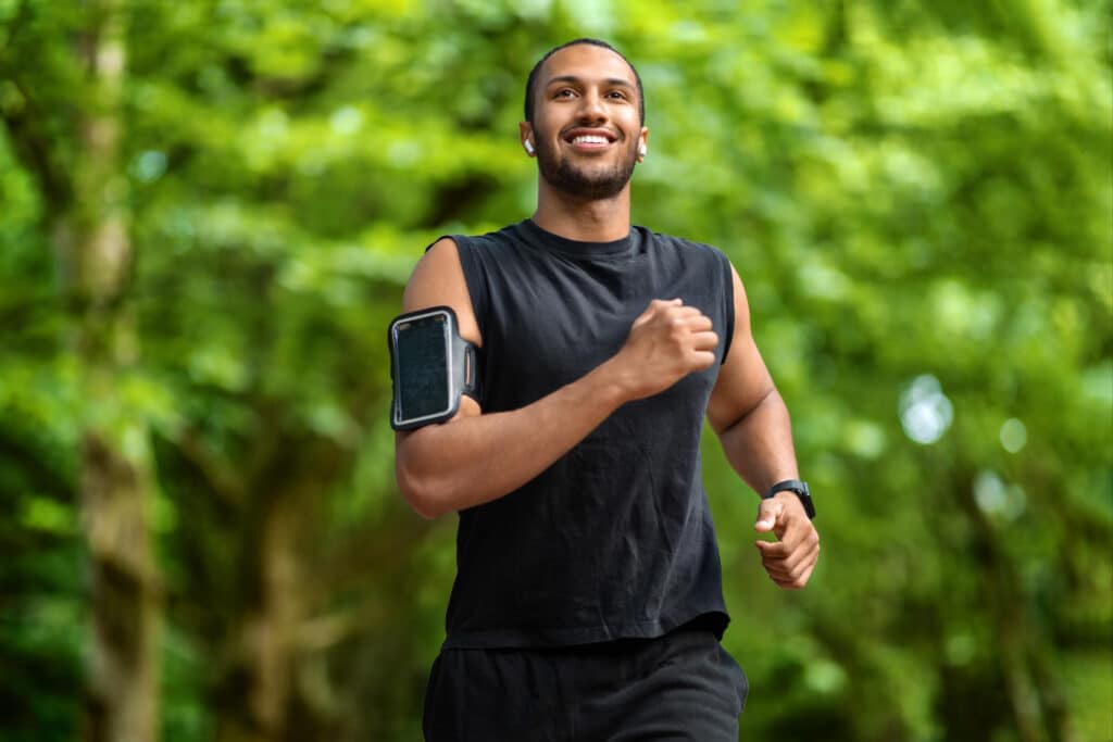 Tênis barato que humilha importados faz corredores ganharem até 43 segundos