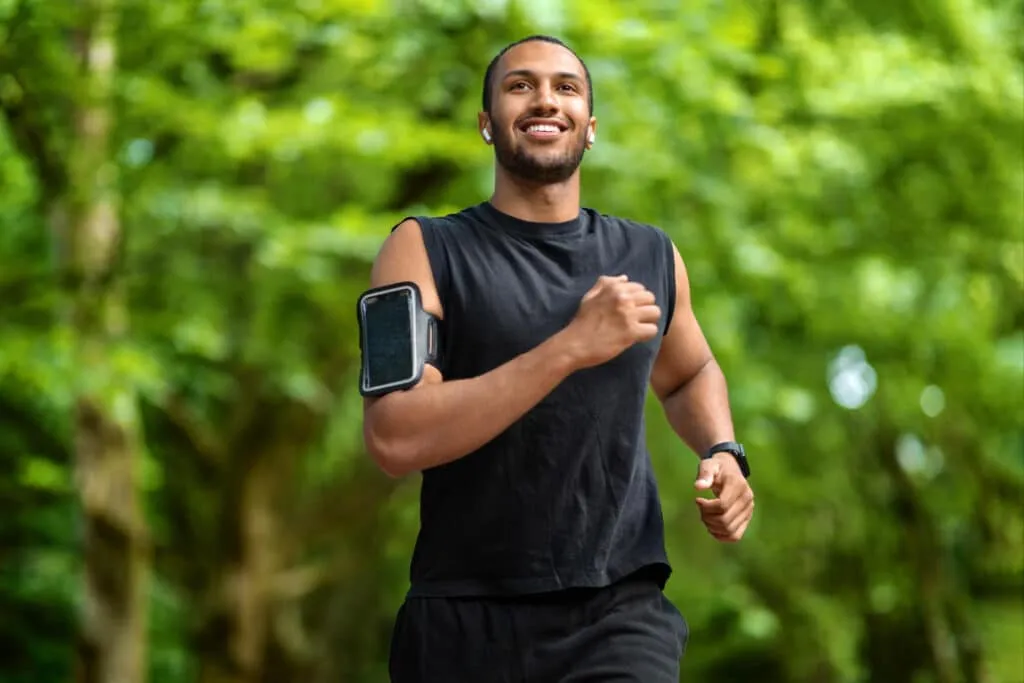 Tênis acessível supera importados e melhora desempenho em corredores –