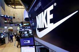 Nike sob investigação federal por discriminação racial contra brancos